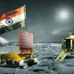 ভারতের পাঠানো চাঁদ রোভার ইতিমধ্যে প্রথম পদক্ষেপ চাঁদের পৃষ্ঠে গ্রহণ করেছে। এই ইতিহাসটি তৈরি হয়েছে ঠিক উত্তর মেরুর কাছে ল্যান্ড করার একদিন পর। চন্দ্রযান-৩-এর রোভার ল্যান্ডার থেকে " রেম্প ডাউন" এবং "ভারত চাঁদে হাঁটতে শুরু করেছে!", বলেছে ভারতীয় মহাকাশ গবেষণা সংস্থা ইসরো। বুধবার সন্ধ্যায় পরিকল্পনা মাপিক বিক্রম লেন্ডার টি সফলভাবে চন্দ্রপৃষ্ঠে নেমেছে।